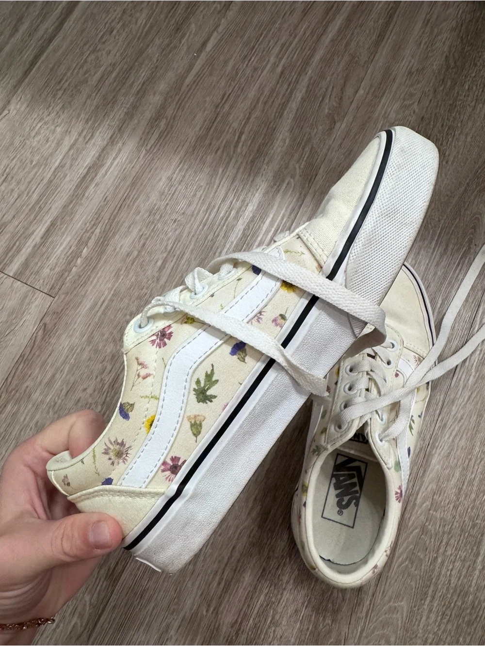 Vans Cream Floral Low-Top Sneakers with Multicolor Blossoms